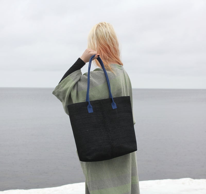 Pisa Design ACTOR laukku musta sinisill&auml; kantohihnoilla